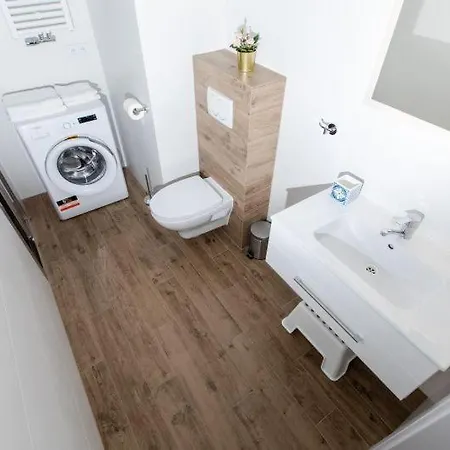 아파트 Klifowa 32 *